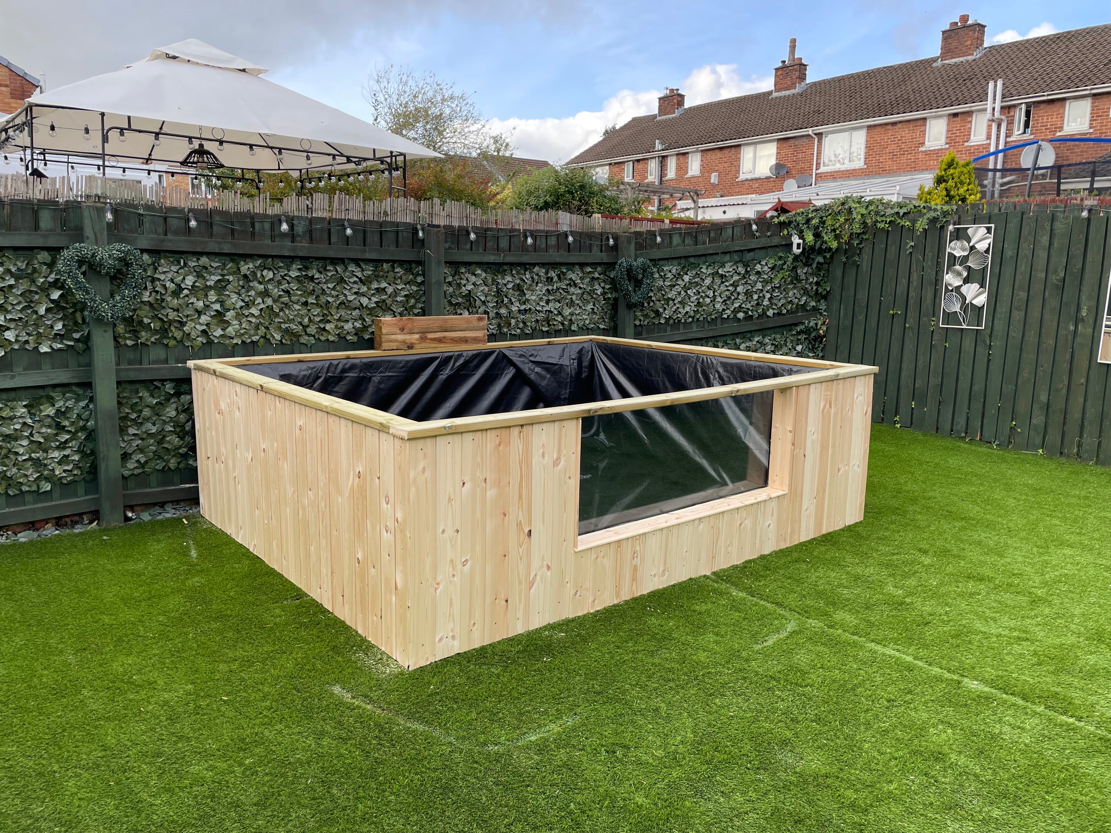 10x10x3ft with viewing window